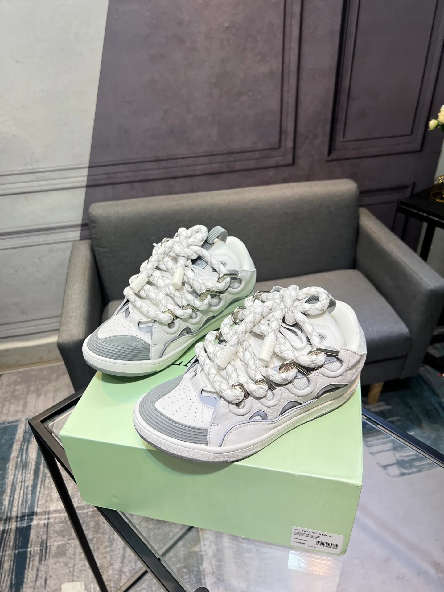 Men's men's shoes💰780 [LANVIN] Latest lace-up fashionable casual sneakers for couples High-quality CLAY couple series‼ ️ The latest trendy products of the season 🌈Many bloggers have planted grass and purchased the original open-mold customization. The upper and outsole are sewn with mark threads without edge sealing. Multiple material splicing combination design. Very versatile for fashionable and casual wear. Comfortable on the feet. Recommended for self-retention (upper cowhide + cow suede + breathable mesh) inner foot pad cowhide exclusive original open-mold clear logo rubber outsole ⚠️36-44 yards (45 custom-made)